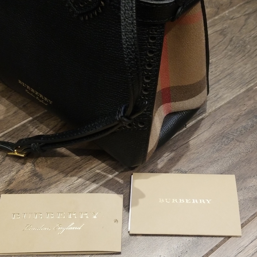 Authentic Burberry black purse - Picture 8 of 8